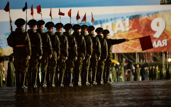 Servicemen at a Victory Day Parade practice on Red Square. Servicemen at a Victory Day Parade practice on Red Square. - Sputnik International