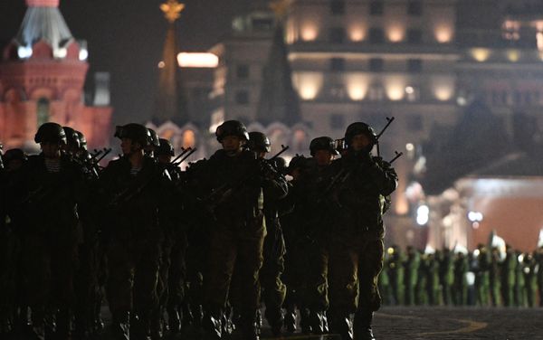 Servicemen at a Victory Day Parade practice on Red Square. Servicemen at a Victory Day Parade practice on Red Square. - Sputnik International