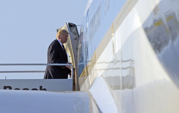 Trump walks up the steps the steps of Air Force One at Palm Beach International Airport in West Palm Beach, Fla. - Sputnik International
