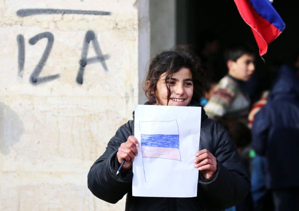 A girl is seen here in the temporary refugee shelter in Jibreen, Aleppo.  - Sputnik International
