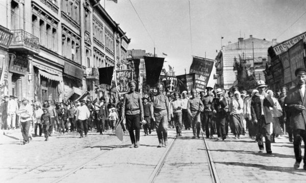 May Day Demonstration in Svetlanovskaya Street of Vladivostok in 1917. (File) - Sputnik International
