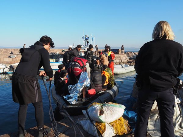 Refugee Sets Up NGO in Greece and Helps Others After Swimming There From Turkey Refugee Sets Up NGO in Greece and Helps Others After Swimming There From Turkey - Sputnik International