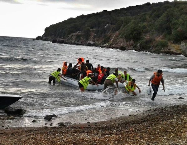 Refugee Sets Up NGO in Greece and Helps Others After Swimming There From Turkey Refugee Sets Up NGO in Greece and Helps Others After Swimming There From Turkey - Sputnik International