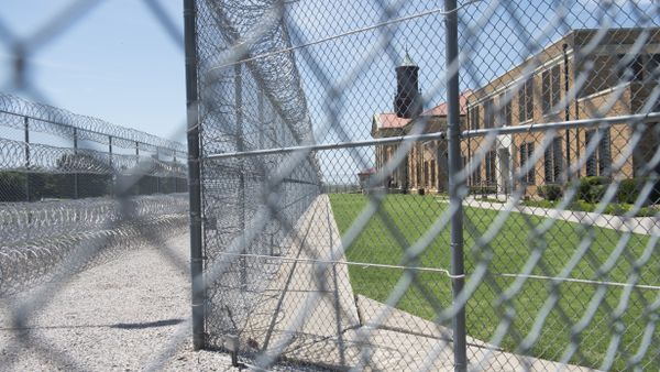 Fences and barbed wire at the entrance of the El Reno Federal Correctional Institution in El Reno, Oklahoma. (File) Fences and barbed wire at the entrance of the El Reno Federal Correctional Institution in El Reno, Oklahoma. (File) - Sputnik International