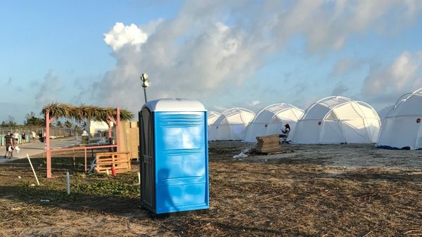 This photo provided by Jake Strang shows tents and a portable toilet set up for attendees for the Fyre Festival, Friday, April 28, 2017 in the Exuma islands, Bahamas. Organizers of the much-hyped music festival in the Bahamas canceled the weekend event at the last minute Friday after many people had already arrived and spent thousands of dollars on tickets and travel. - Sputnik International