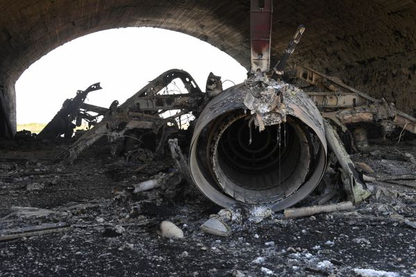 The body of a plane burned as a result of the US missile attack on an air base in Syria The body of a plane burned as a result of the US missile attack on an air base in Syria - Sputnik International