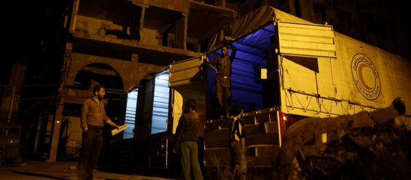Relief workers unload parcels of humanitarian aid in the rebel-held besieged Syrian town of Douma, Damascus, Syria May 3, 2017. Picture taken May 3, 2017 Relief workers unload parcels of humanitarian aid in the rebel-held besieged Syrian town of Douma, Damascus, Syria May 3, 2017. Picture taken May 3, 2017 - Sputnik International