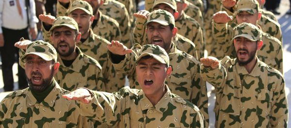 Hezbollah fighters parade during a ceremony to honor fallen comrades, in Tefahta village, south Lebanon, Saturday, Feb. 18, 2017 - Sputnik International