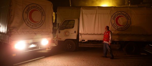 An aid convoy of food and medical supplies reaches the rebel-held besieged Syrian town of Douma, Damascus, Syria May 3, 2017 An aid convoy of food and medical supplies reaches the rebel-held besieged Syrian town of Douma, Damascus, Syria May 3, 2017 - Sputnik International