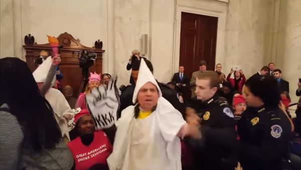 Code Pink protesters arrested at Jeff Sessions confirmation hearing - Sputnik International