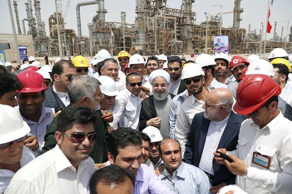 In this photo released by an official website of the office of the Iranian Presidency, Sunday, April 30, 2017, Iranian President Hassan Rouhani, center, inaugurates a new refinery that produces some 12 million liters (3.17 million gallons) of gas in its first phase, in Bandar Abbas, some 750 miles (1,205 kilometers) south of Tehran, Iran In this photo released by an official website of the office of the Iranian Presidency, Sunday, April 30, 2017, Iranian President Hassan Rouhani, center, inaugurates a new refinery that produces some 12 million liters (3.17 million gallons) of gas in its first phase, in Bandar Abbas, some 750 miles (1,205 kilometers) south of Tehran, Iran - Sputnik International