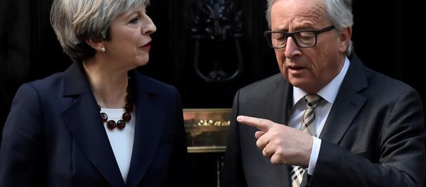 Britain's Prime Minister Theresa May welcomes Head of the European Commission, President Jean-Claude Juncker to Downing Street in London, Britain April 26, 2017. - Sputnik International
