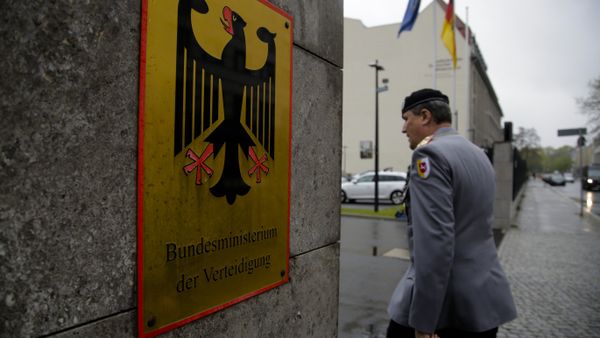 A German forces Bundeswehr officer enters the German Defense Ministry prior to a meeting between Defense Minister Ursula von der Leyen and about 100 top officers in Berlin, Thursday, May 4, 2017.  - Sputnik International