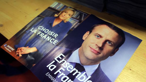 Electoral documents for the upcoming second round of 2017 French presidential election are displayed as registered voters will receive an envelope containing the declarations of faith of each candidate, Emmanuel Macron (R) and Marine Le Pen (L), along with the two ballot papers for the May 7 second round of the French presidential election, in Nice, France, May 3, 2017 Electoral documents for the upcoming second round of 2017 French presidential election are displayed as registered voters will receive an envelope containing the declarations of faith of each candidate, Emmanuel Macron (R) and Marine Le Pen (L), along with the two ballot papers for the May 7 second round of the French presidential election, in Nice, France, May 3, 2017 - Sputnik International