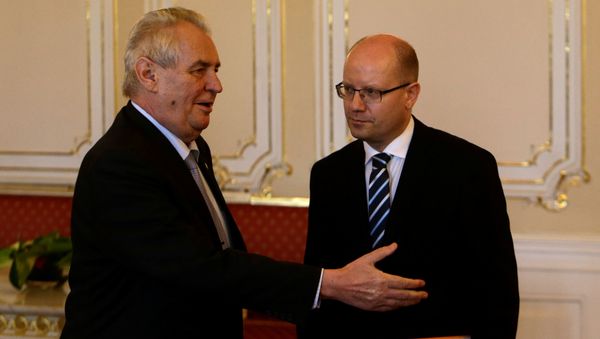 Czech Prime Minister Bohuslav Sobotka meets with President Milos Zeman at Prague Castle in Prague, Czech Republic May 4, 2017 - Sputnik International