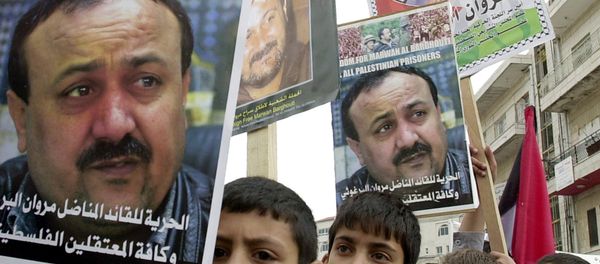 Palestinian youths hold pictures of Palestinian uprising leader Marwan Barghouti, detained in Israel, during a prisoners rally in the West Bank town of Ramallah Tuesday, April 15, 2003. - Sputnik International