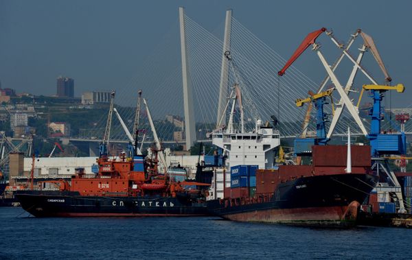 Ships near a pier in Zolotoi Rog Bay in Vladivostok - Sputnik International