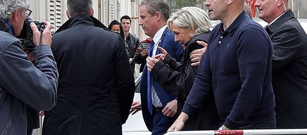 Marine Le Pen (C), French National Front (FN) candidate for 2017 presidential election and Debout La France group former candidate Nicolas Dupont-Aignan, leave by a backdoor from the Cathedral in Reims, surrounded by bodyguards, France, May 5, 2017 Marine Le Pen (C), French National Front (FN) candidate for 2017 presidential election and Debout La France group former candidate Nicolas Dupont-Aignan, leave by a backdoor from the Cathedral in Reims, surrounded by bodyguards, France, May 5, 2017 - Sputnik International