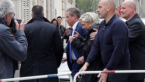 Marine Le Pen (C), French National Front (FN) candidate for 2017 presidential election and Debout La France group former candidate Nicolas Dupont-Aignan, leave by a backdoor from the Cathedral in Reims, surrounded by bodyguards, France, May 5, 2017 Marine Le Pen (C), French National Front (FN) candidate for 2017 presidential election and Debout La France group former candidate Nicolas Dupont-Aignan, leave by a backdoor from the Cathedral in Reims, surrounded by bodyguards, France, May 5, 2017 - Sputnik International