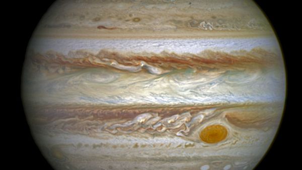 This composite image provided by NASA on Thursday, June 30, 2016 shows auroras on the planet Jupiter. This image produced by NASA using a photograph captured by the Hubble Space Telescope in spring 2014, and ultraviolet observations of the auroras in 2016. This composite image provided by NASA on Thursday, June 30, 2016 shows auroras on the planet Jupiter. This image produced by NASA using a photograph captured by the Hubble Space Telescope in spring 2014, and ultraviolet observations of the auroras in 2016. - Sputnik International
