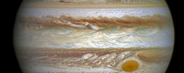 This composite image provided by NASA on Thursday, June 30, 2016 shows auroras on the planet Jupiter. This image produced by NASA using a photograph captured by the Hubble Space Telescope in spring 2014, and ultraviolet observations of the auroras in 2016. This composite image provided by NASA on Thursday, June 30, 2016 shows auroras on the planet Jupiter. This image produced by NASA using a photograph captured by the Hubble Space Telescope in spring 2014, and ultraviolet observations of the auroras in 2016. - Sputnik International