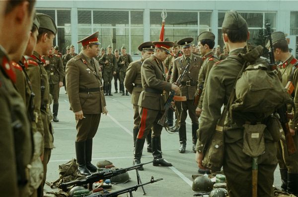 Officer inspecting a unit of the Group of Soviet Forces in Germany at a base outside Berlin, 1981. Officer inspecting a unit of the Group of Soviet Forces in Germany at a base outside Berlin, 1981. - Sputnik International