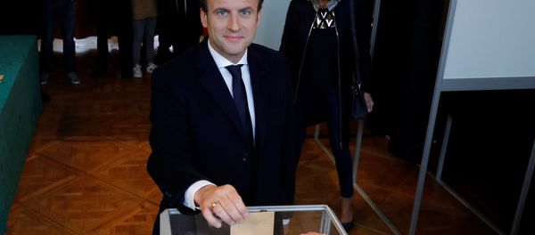 French presidential election candidate Emmanuel Macron, head of the political movement En Marche !, or Onwards ! casts his ballot at a polling station during the the second round of 2017 French presidential election, in Le Touquet, France, May 7, 2017. - Sputnik International