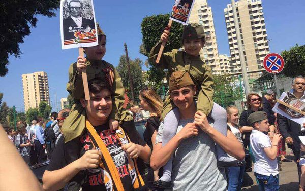 The Immortal Regiment march in Beirut. (Maximum available quality.) - Sputnik International