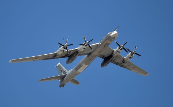 A Tupolev Tu-95MS Bear strategic bomber A Tupolev Tu-95MS Bear strategic bomber - Sputnik International