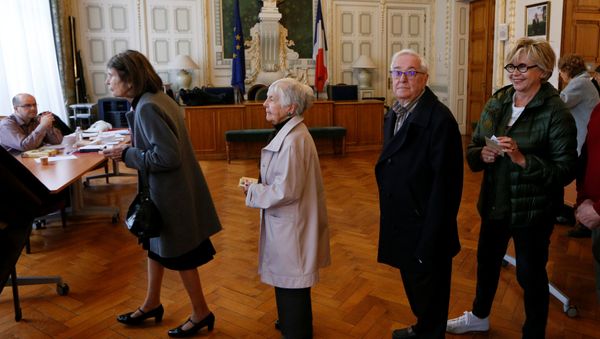 People wait in line to vote in the second round of 2017 French presidential election at a polling station in Lyon, France People wait in line to vote in the second round of 2017 French presidential election at a polling station in Lyon, France - Sputnik International