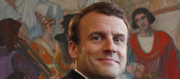 French independent centrist presidential candidate Emmanuel Macron casts his ballot in the presidential runoff election in Le Touquet, France, Sunday, May 7, 2017. French independent centrist presidential candidate Emmanuel Macron casts his ballot in the presidential runoff election in Le Touquet, France, Sunday, May 7, 2017. - Sputnik International