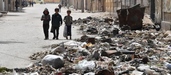 Children walking along a street in Deir ez-Zor, Syria Children walking along a street in Deir ez-Zor, Syria - Sputnik International