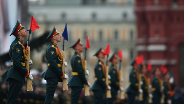 Russian servicemen stand in attention during the parade marking the World War II anniversary in Moscow. Russian servicemen stand in attention during the parade marking the World War II anniversary in Moscow. - Sputnik International