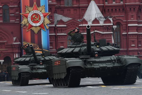 T-72B3 tanks during the military parade in Moscow marking the 72nd anniversary of the victory in the Great Patriotic War of 1941-1945 - Sputnik International