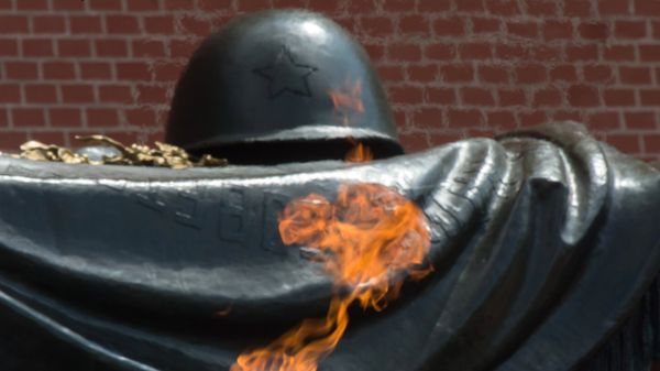  The Eternal Flame at the Tomb of the Unknown Soldier in the Alexander Garden. - Sputnik International