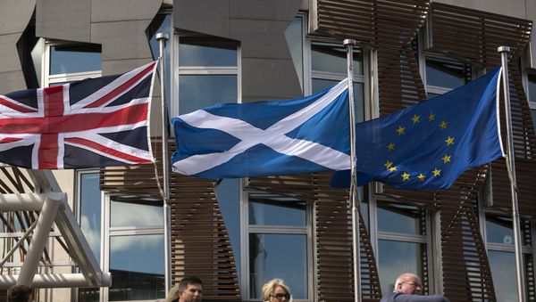 A Scottish Saltire (C) flies between a Union flag (L) and a European Union (EU) flag in front of the Scottish Parliament building in Edinburgh, Scotland on June 27, 2016.  - Sputnik International