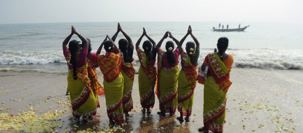 Indian women offer prayers at Marina Beach in Chennai - Sputnik International