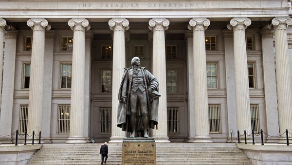 A man enters the US Treasury Department building on Pennsylvania Avenue on January 24, 2017, in Washington, DC. A man enters the US Treasury Department building on Pennsylvania Avenue on January 24, 2017, in Washington, DC. - Sputnik International