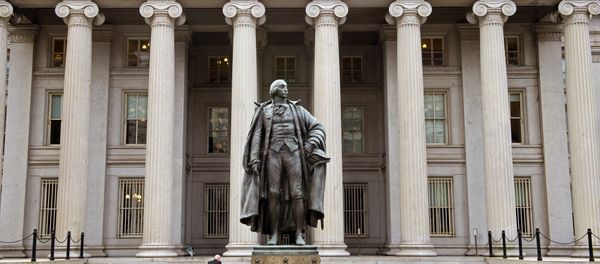 A man enters the US Treasury Department building on Pennsylvania Avenue on January 24, 2017, in Washington, DC. - Sputnik International