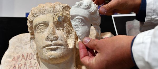 A restorer fixes a restored piece of the face of a man bust, which is one of the two funeral reliefs from Palmyra archeological site that will be restored at the Higher Institute of Conservation and Restoration (ISCR - Istituto Superiore per la Conservazione ed il Restauro) in Rome, on February 16, 2017. - Sputnik International
