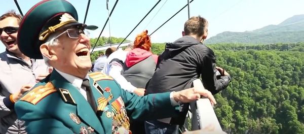 Russian Veterans Try Bungee Jumping to Celebrate Victory Day Russian Veterans Try Bungee Jumping to Celebrate Victory Day - Sputnik International