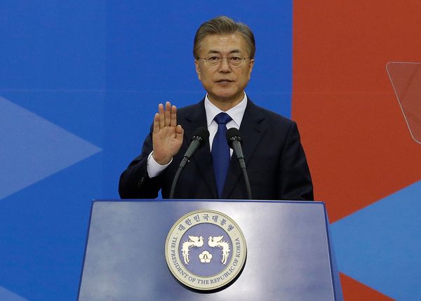 Newly elected South Korean President Moon Jae-in takes an oath during his inauguration ceremony at the National Assembly in Seoul, South Korea, May 10, 2017.  - Sputnik International