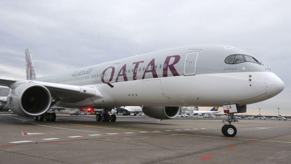 Qatar Airways Airbus A350 approaches the gate at the airport in Frankfurt, Germany - Sputnik International