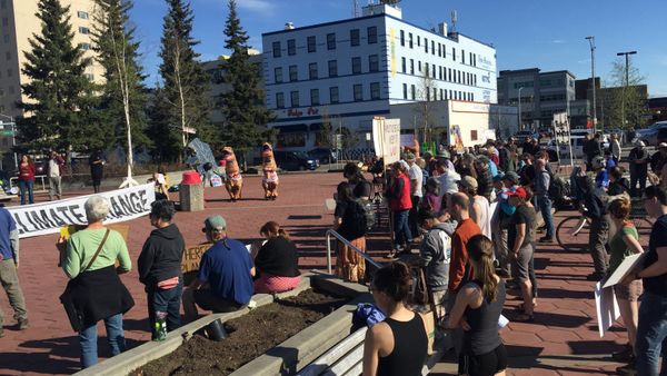 Some 200 people gathered in downtown of Fairbanks, Alaska on Wednesday evening to protest against climate change on the eve of the Arctic Council Ministerial, scheduled for May 11 - Sputnik International