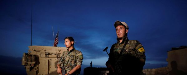 Kurdish fighters from the People's Protection Units (YPG) stand near a U.S military vehicle in the town of Darbasiya near the Turkish border, Syria April 28, 2017 Kurdish fighters from the People's Protection Units (YPG) stand near a U.S military vehicle in the town of Darbasiya near the Turkish border, Syria April 28, 2017 - Sputnik International