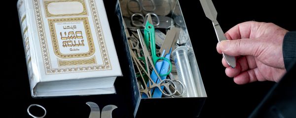 Rabbi presenting his surgical instruments for circumcision (File) Rabbi presenting his surgical instruments for circumcision (File) - Sputnik International