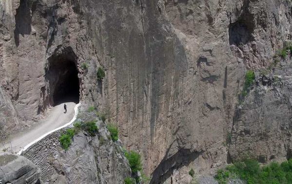 Cliff road on Taihang Mountain, China Cliff road on Taihang Mountain, China - Sputnik International