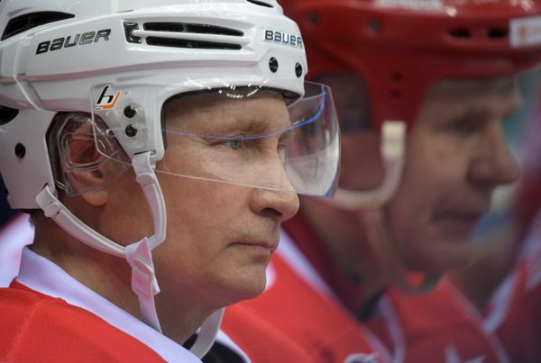 And He Scores! Putin Hits the Ice at Night Hockey League Festival in Sochi - Sputnik International