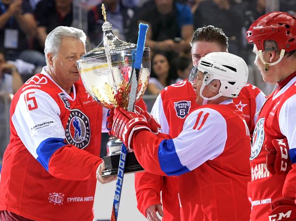 And He Scores! Putin Hits the Ice at Night Hockey League Festival in Sochi - Sputnik International