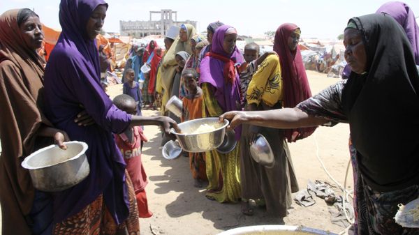 Displaced Somali women stand in a queue to receive food handouts in a camp outside of Mogadishu, Somalia, Monday, March, 27, 2017 Displaced Somali women stand in a queue to receive food handouts in a camp outside of Mogadishu, Somalia, Monday, March, 27, 2017 - Sputnik International